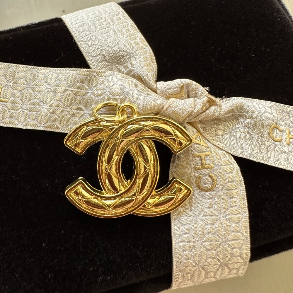 Chanel Gold Tone Metal Zipper Pull Button Charm